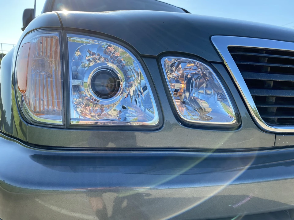 2000 Lexus LX 2nd Gen - Image 30 of 31