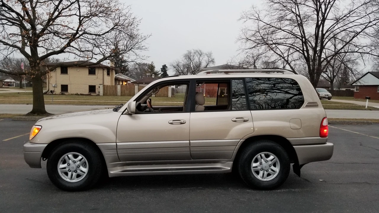 2000 Lexus LX 2nd Gen - Image 15 of 31