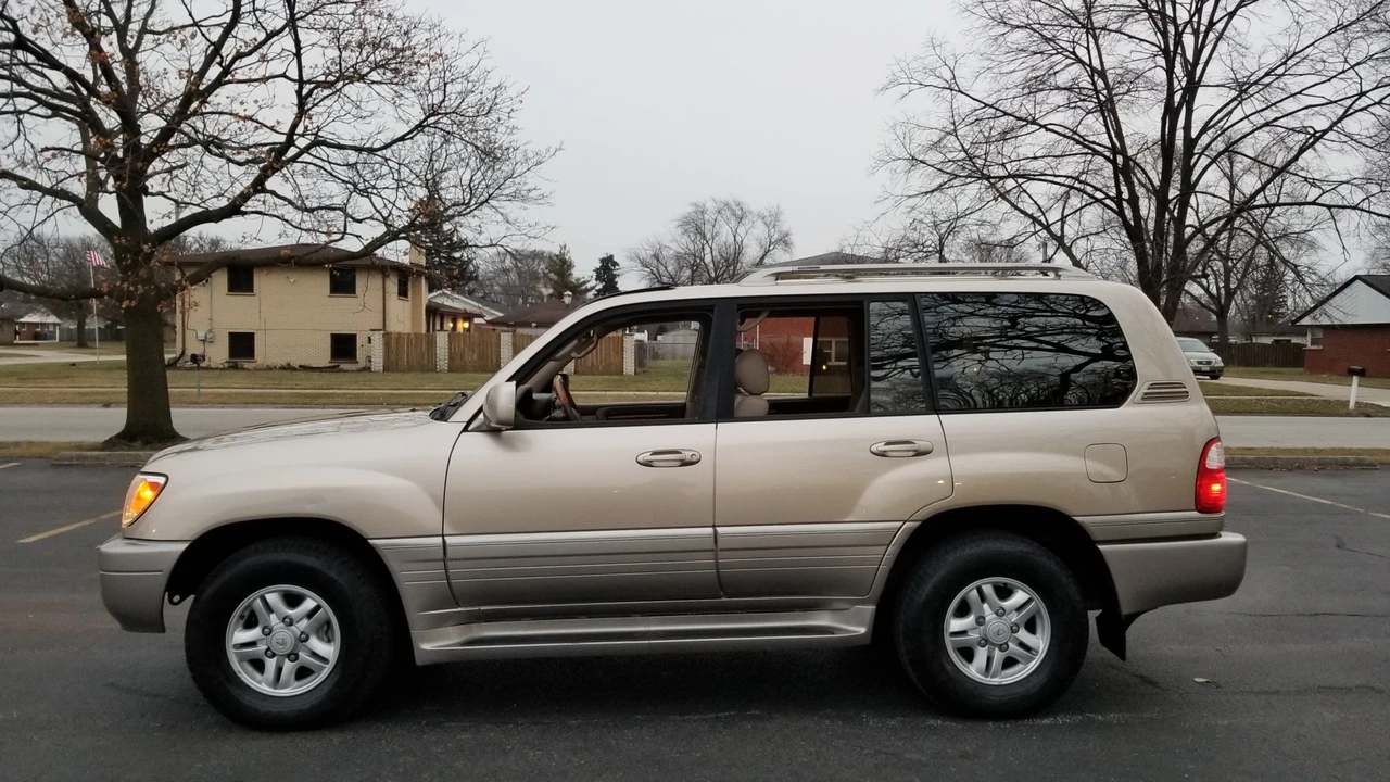 2000 Lexus LX 2nd Gen - Image 14 of 31