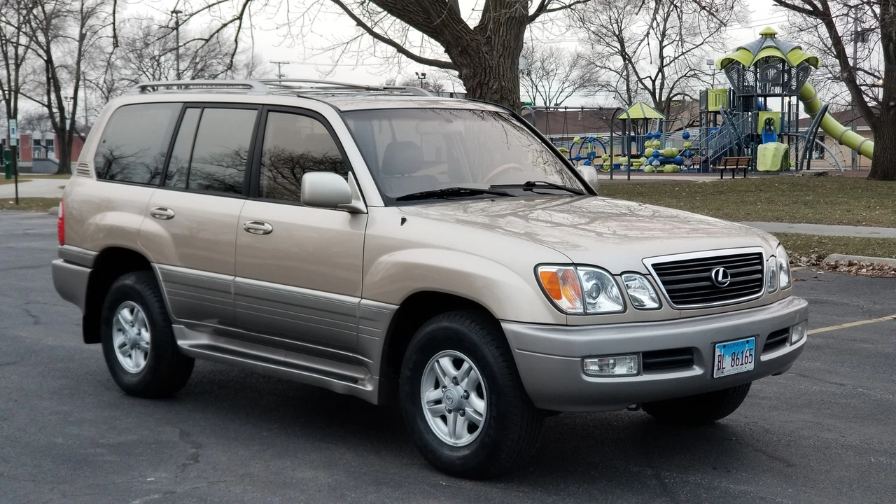 2000 Lexus LX 2nd Gen - Image 6 of 31