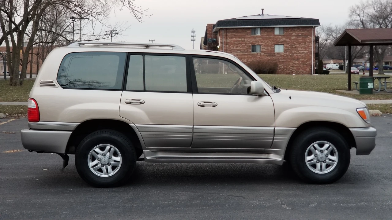 2000 Lexus LX 2nd Gen - Image 7 of 31