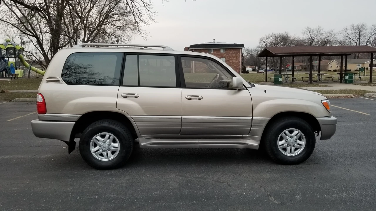 2000 Lexus LX 2nd Gen - Image 8 of 31
