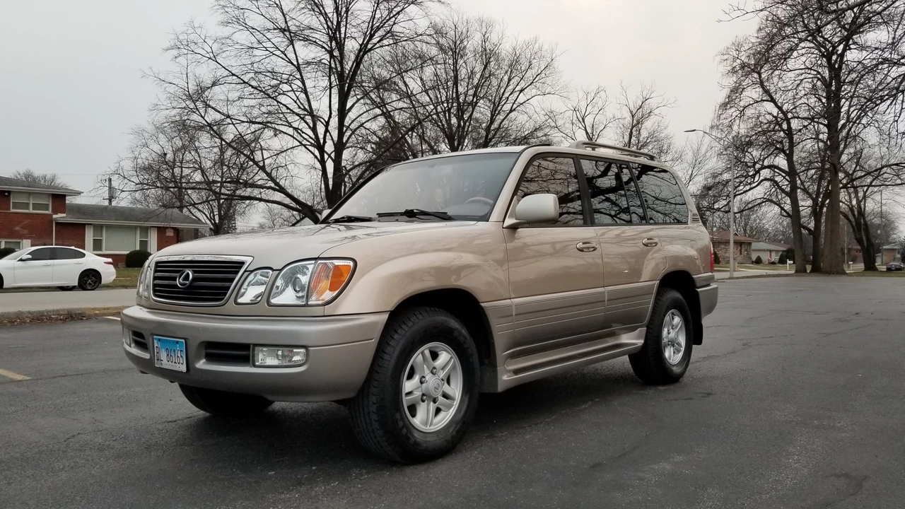 2000 Lexus LX 2nd Gen - Image 17 of 31