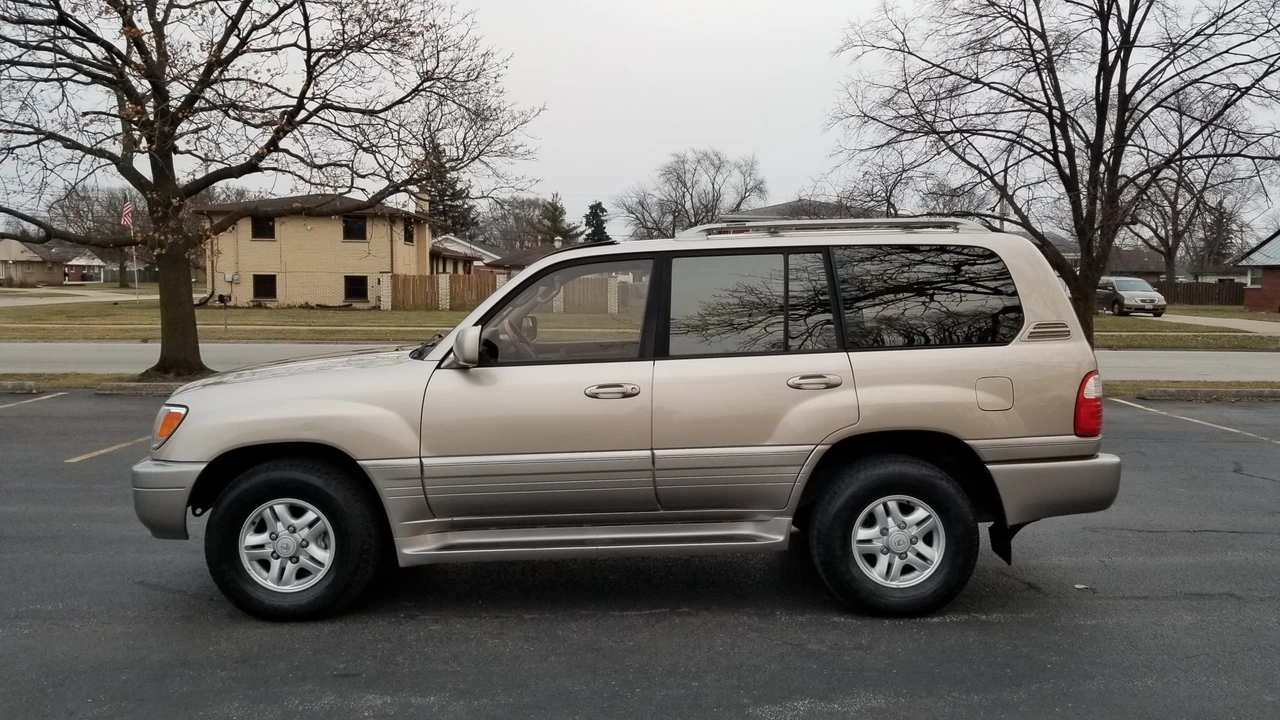 2000 Lexus LX 2nd Gen - Image 12 of 31
