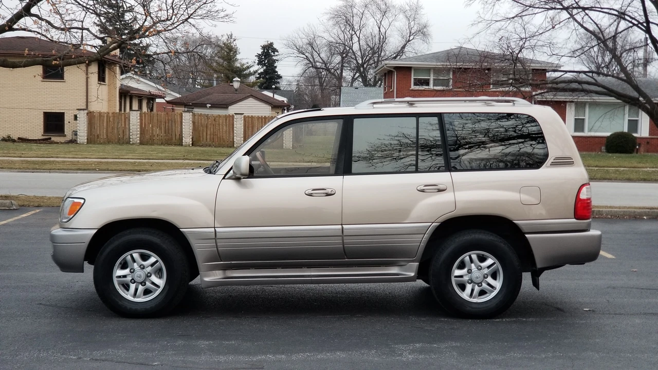 2000 Lexus LX 2nd Gen - Image 13 of 31