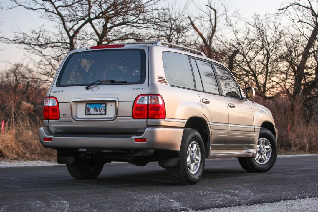 2000 Lexus LX 2nd Gen - Image 2 of 31