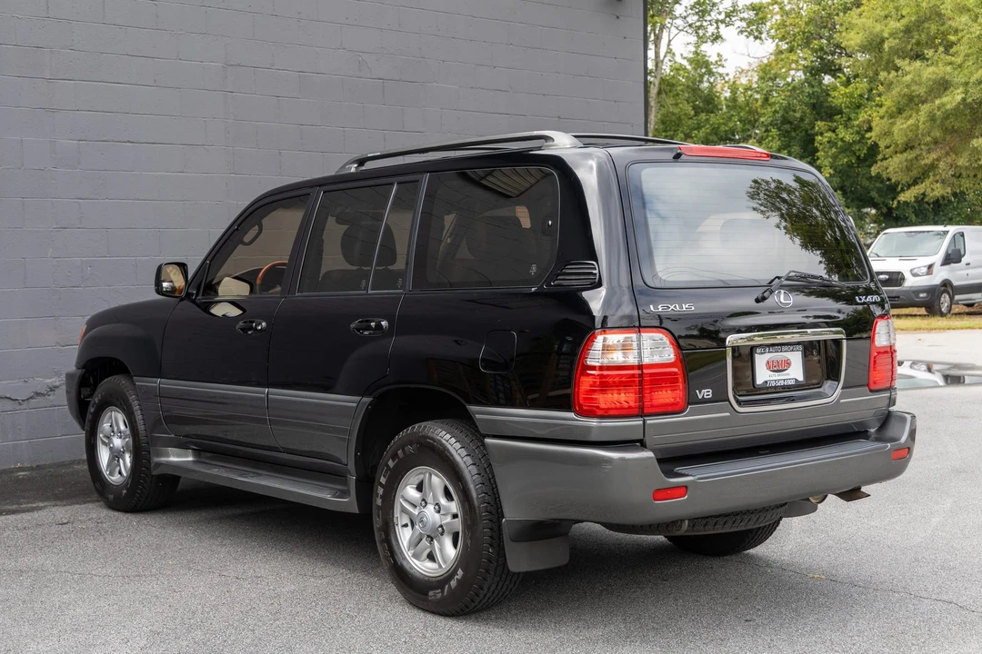 2000 Lexus LX 2nd Gen - Image 13 of 31