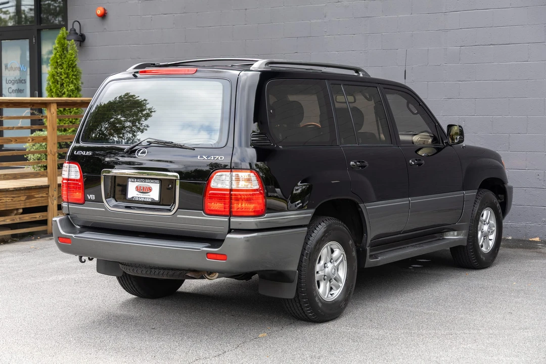 2000 Lexus LX 2nd Gen - Image 18 of 31