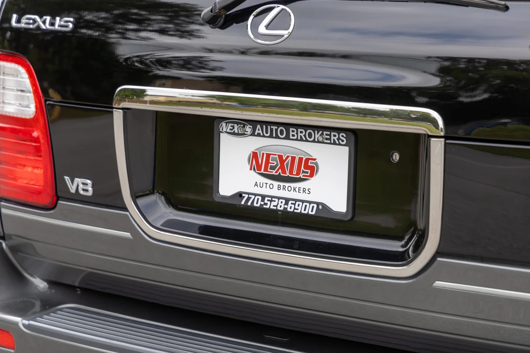 2000 Lexus LX 2nd Gen - Image 29 of 31