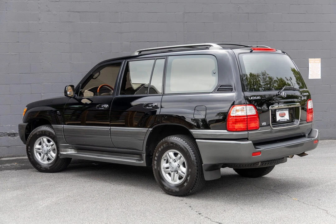 2000 Lexus LX 2nd Gen - Image 11 of 31
