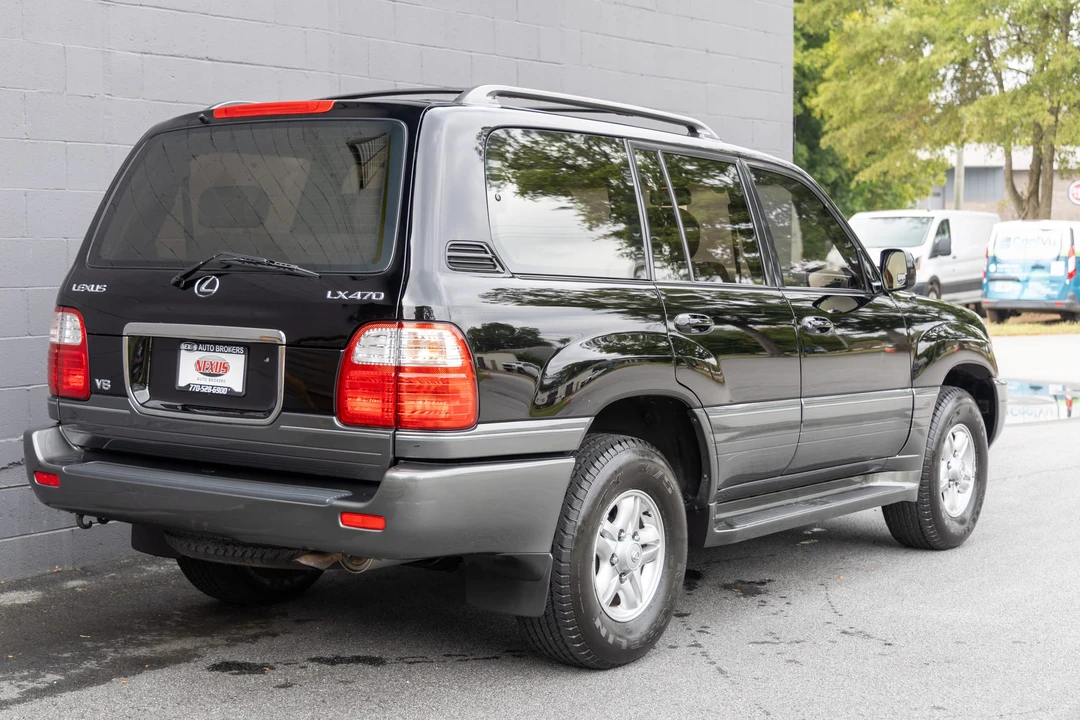 2000 Lexus LX 2nd Gen - Image 19 of 31