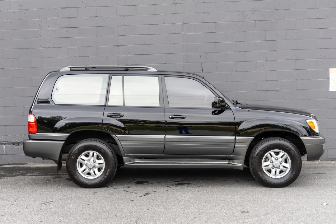 2000 Lexus LX 2nd Gen - Image 21 of 31