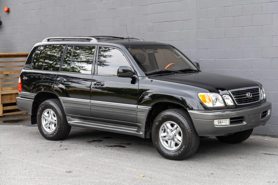 2000 Lexus LX 2nd Gen - Image 23 of 31