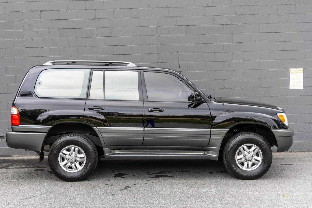 2000 Lexus LX 2nd Gen - Image 22 of 31