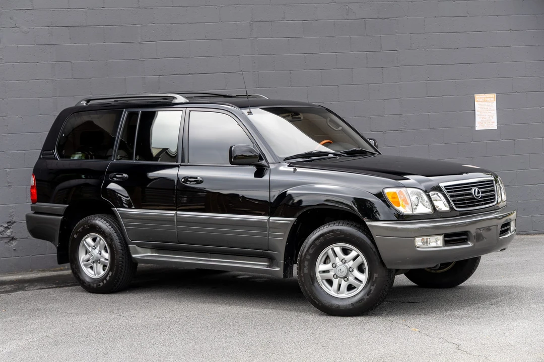 2000 Lexus LX 2nd Gen - Image 24 of 31