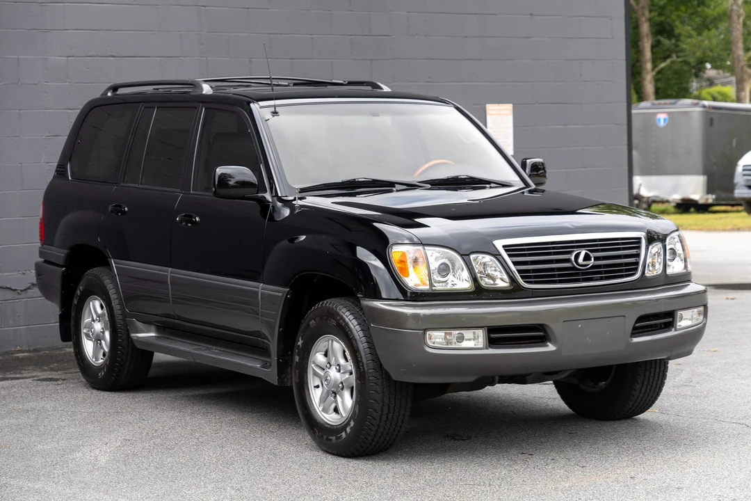 2000 Lexus LX 2nd Gen - Image 2 of 31
