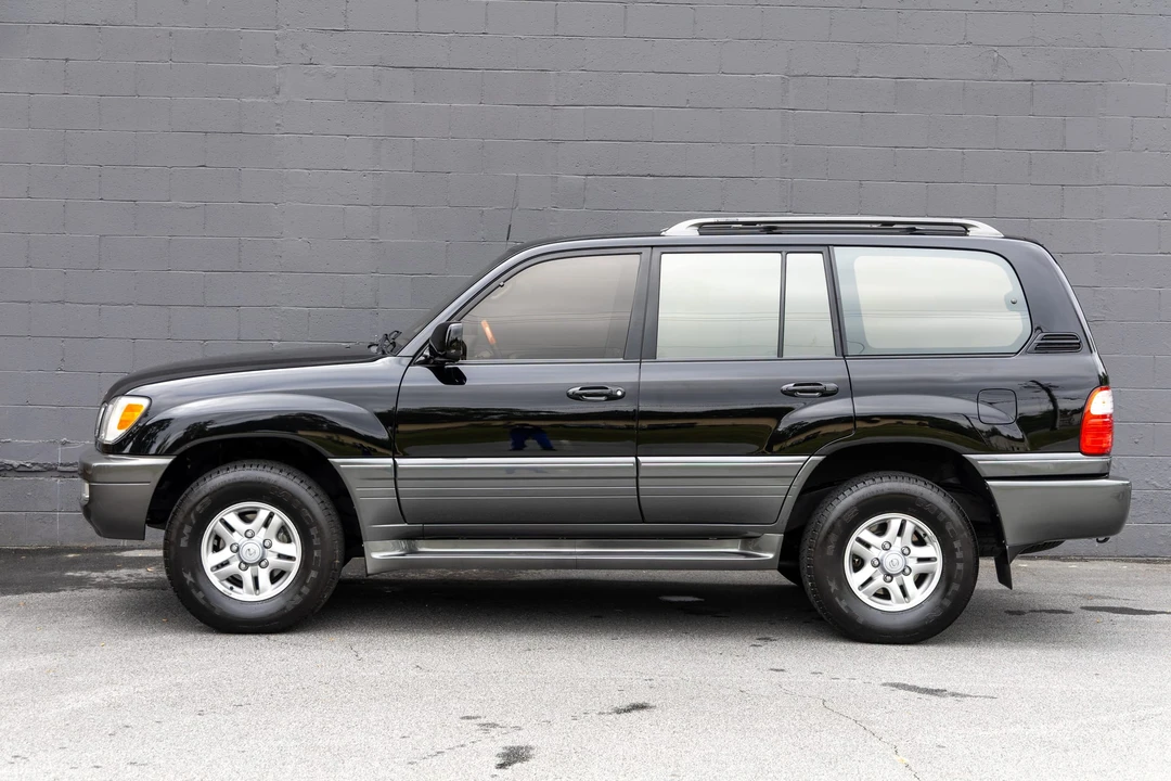 2000 Lexus LX 2nd Gen - Image 9 of 31