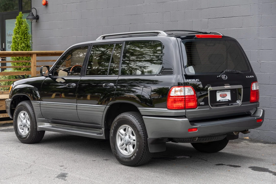 2000 Lexus LX 2nd Gen - Image 12 of 31