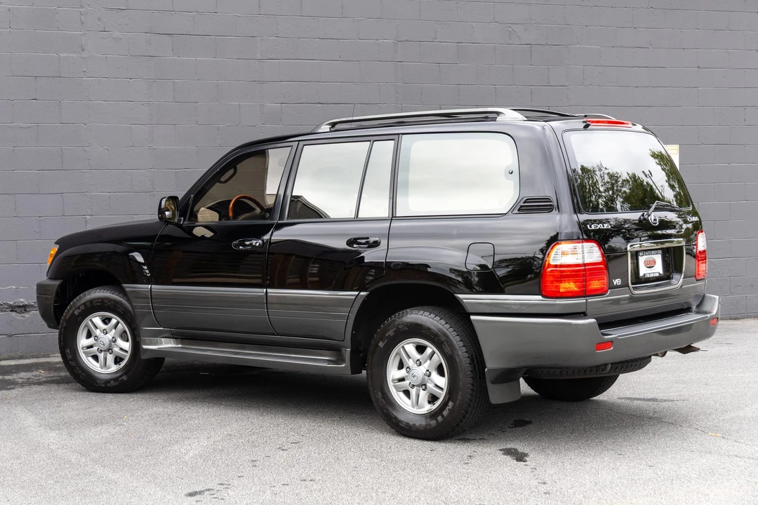 2000 Lexus LX 2nd Gen - Image 10 of 31