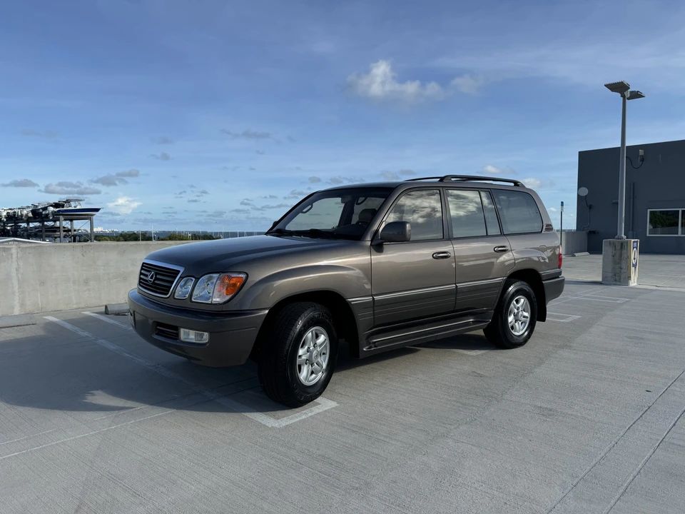 2000 Lexus LX 2nd Gen - Image 5 of 31