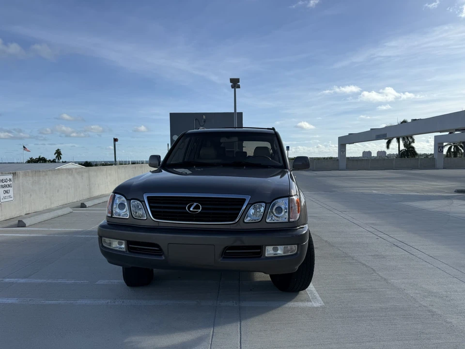 2000 Lexus LX 2nd Gen - Image 12 of 31