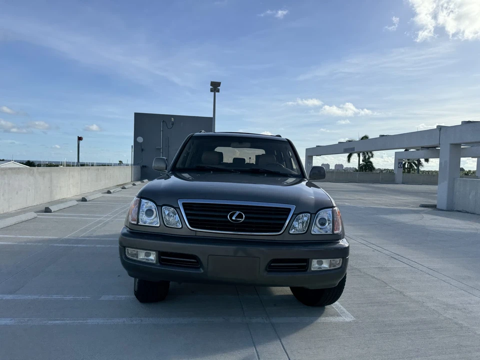 2000 Lexus LX 2nd Gen - Image 9 of 31