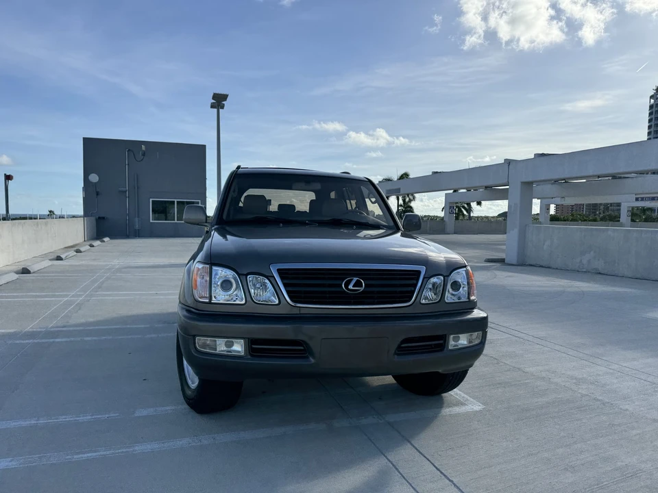 2000 Lexus LX 2nd Gen - Image 14 of 31