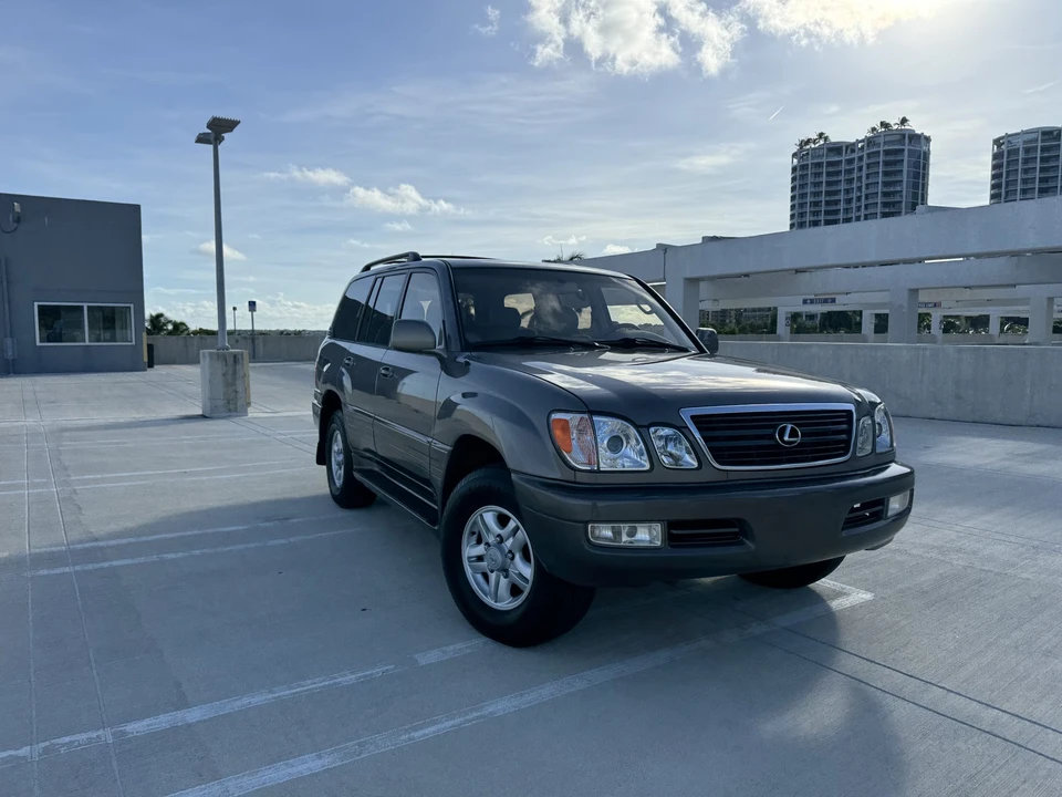 2000 Lexus LX 2nd Gen - Image 20 of 31