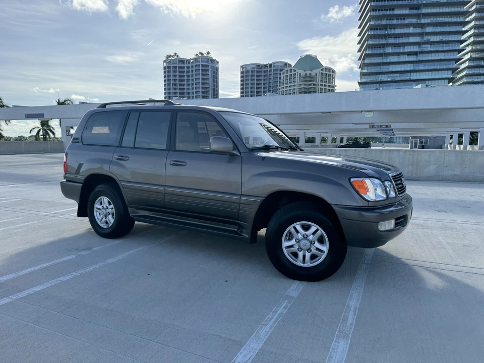 2000 Lexus LX 2nd Gen - Image 20 of 31
