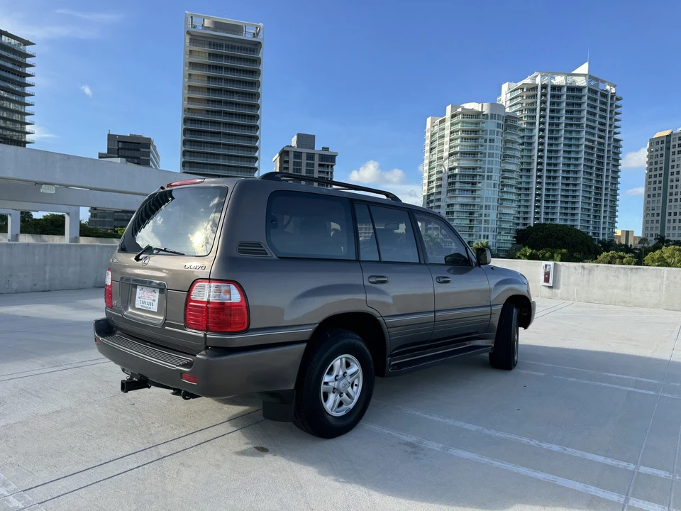 2000 Lexus LX 2nd Gen - Image 29 of 31