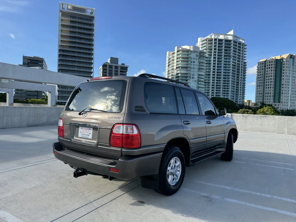 2000 Lexus LX 2nd Gen - Image 30 of 31