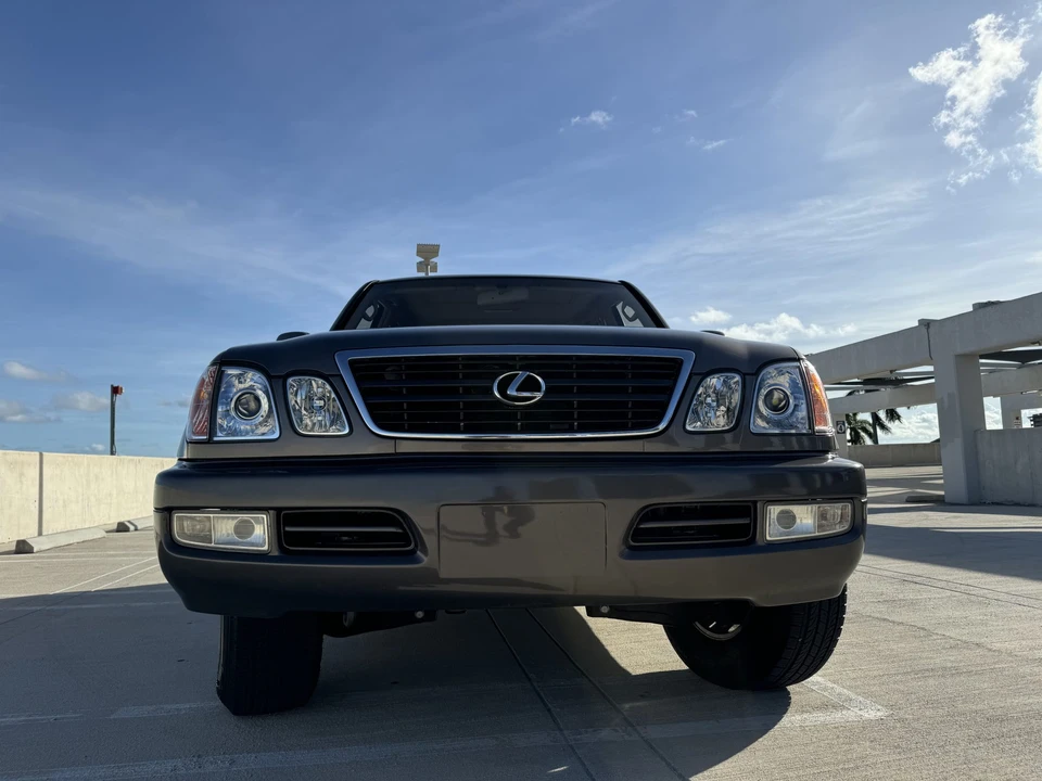 2000 Lexus LX 2nd Gen - Image 15 of 31