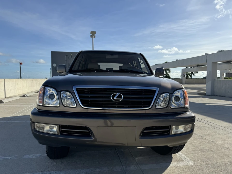 2000 Lexus LX 2nd Gen - Image 12 of 31