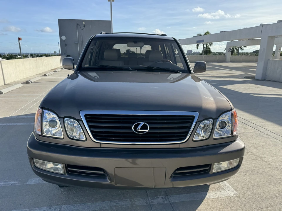 2000 Lexus LX 2nd Gen - Image 13 of 31