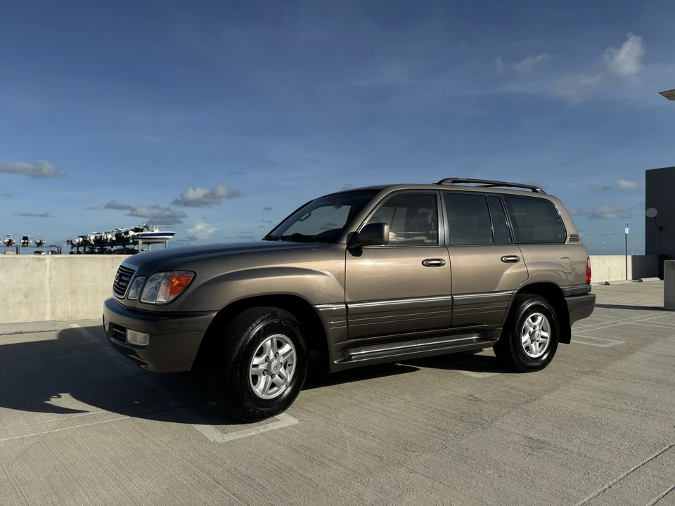 2000 Lexus LX 2nd Gen - Image 4 of 31