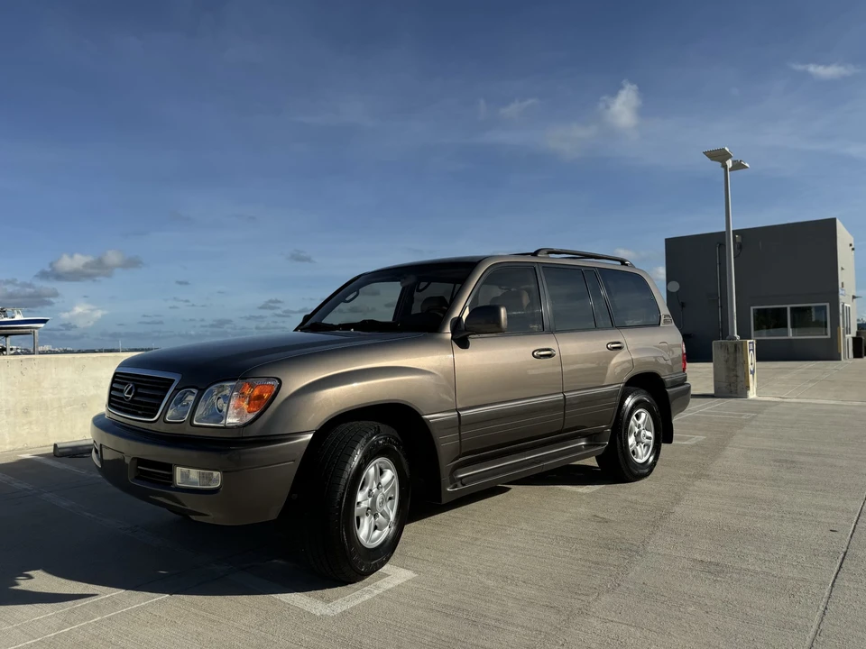 2000 Lexus LX 2nd Gen - Image 6 of 31