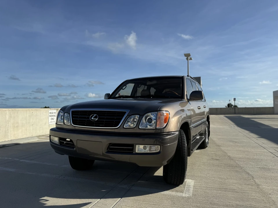 2000 Lexus LX 2nd Gen - Image 10 of 31