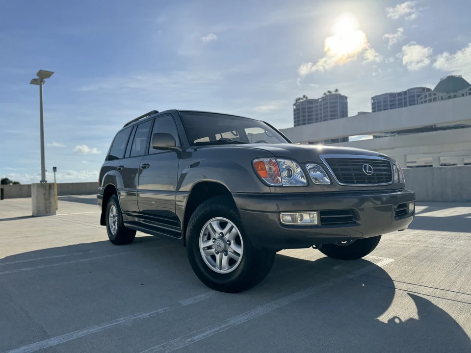 2000 Lexus LX 2nd Gen - Image 22 of 31