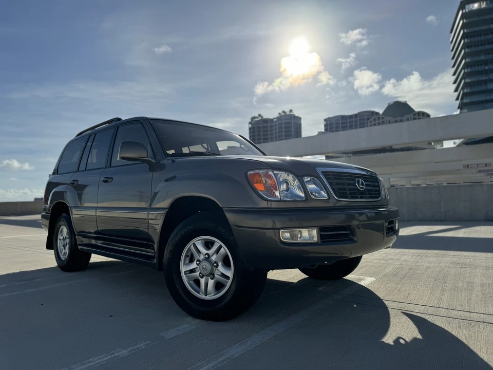 2000 Lexus LX 2nd Gen - Image 19 of 31