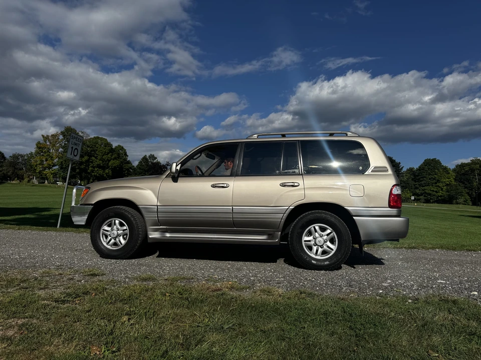 2000 Lexus LX 2nd Gen - Image 30 of 31