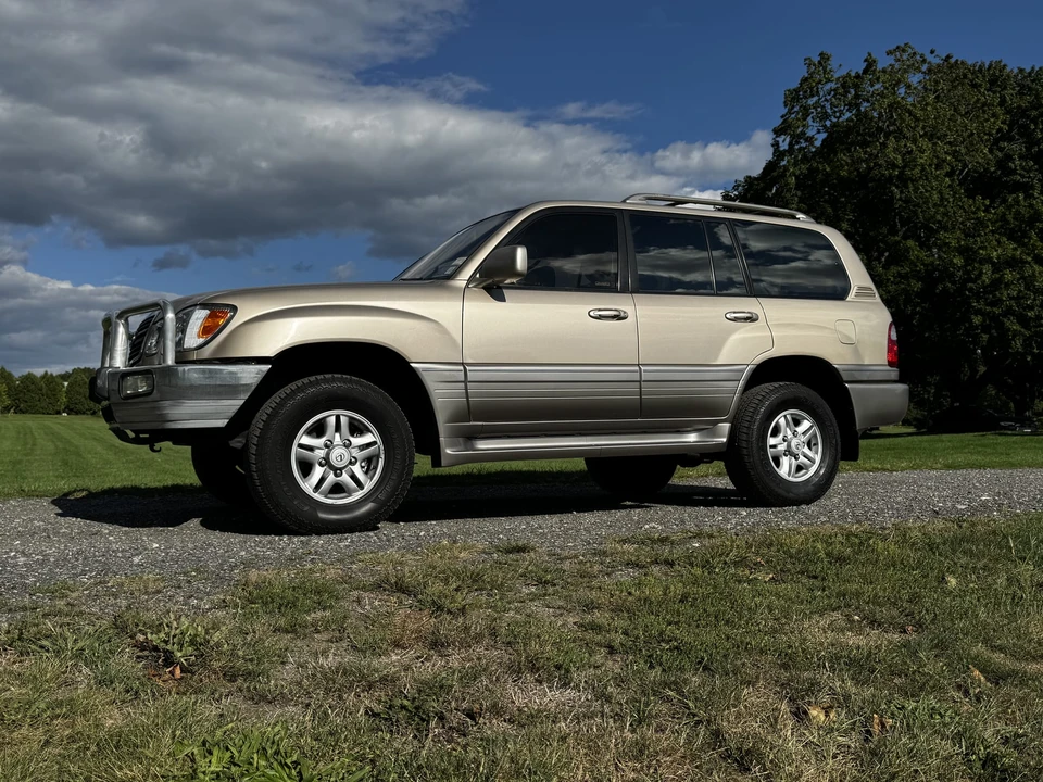 2000 Lexus LX 2nd Gen - Image 28 of 31