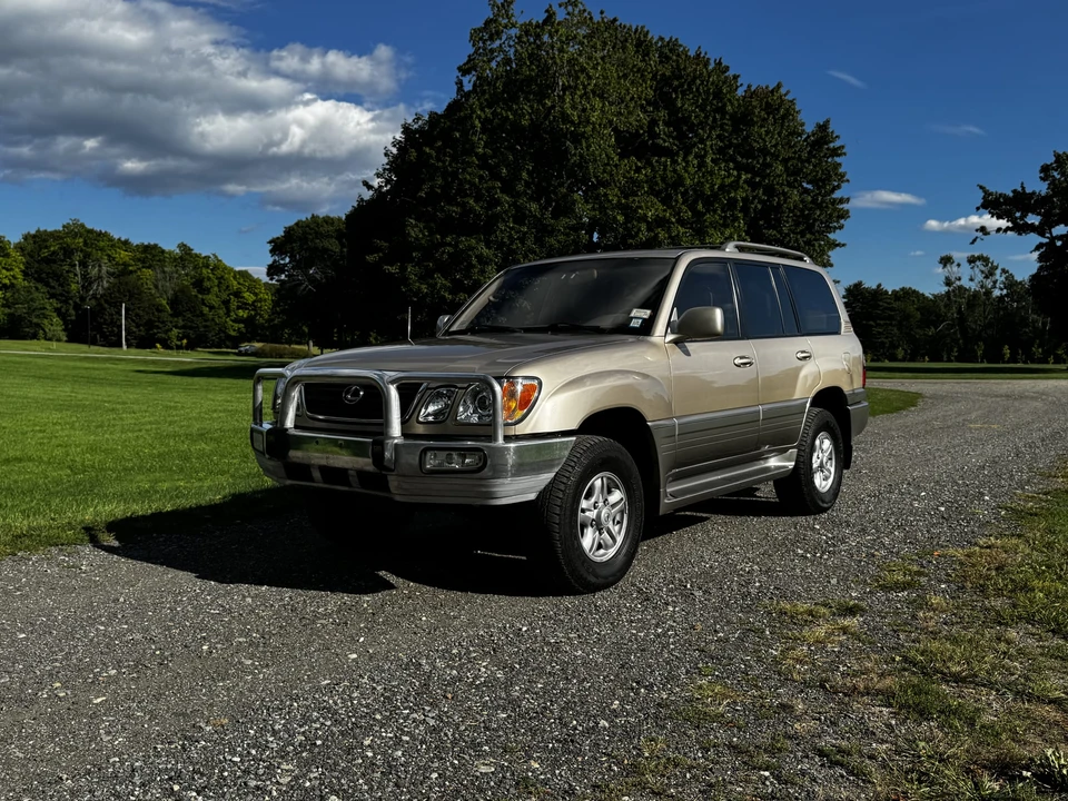 2000 Lexus LX 2nd Gen - Image 24 of 31