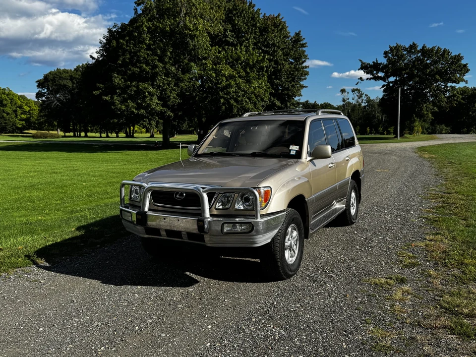 2000 Lexus LX 2nd Gen - Image 19 of 31