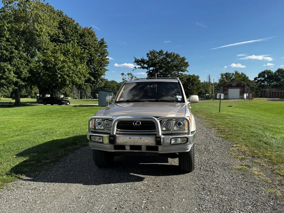 2000 Lexus LX 2nd Gen - Image 2 of 31