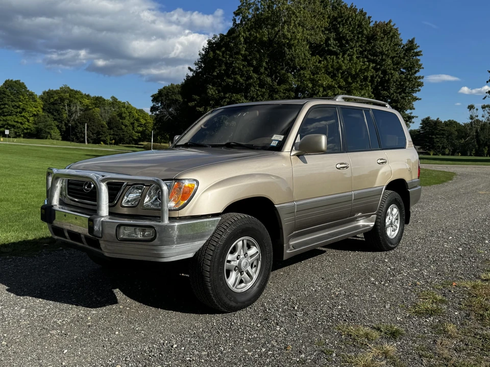 2000 Lexus LX 2nd Gen - Image 25 of 31