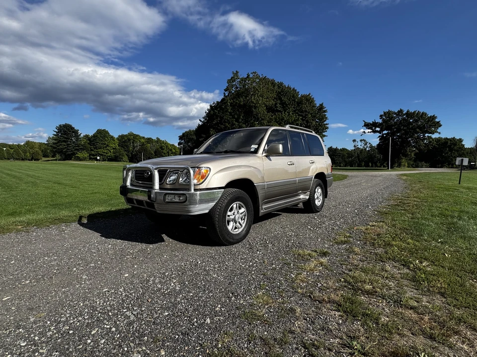 2000 Lexus LX 2nd Gen - Image 26 of 31