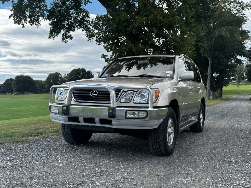 2000 Lexus LX 2nd Gen - Image 4 of 31