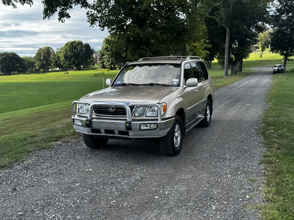 2000 Lexus LX 2nd Gen - Image 9 of 31