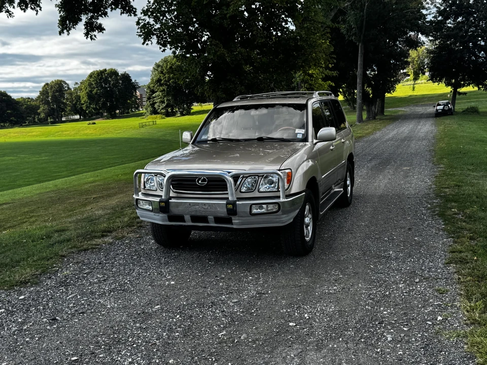 2000 Lexus LX 2nd Gen - Image 10 of 31
