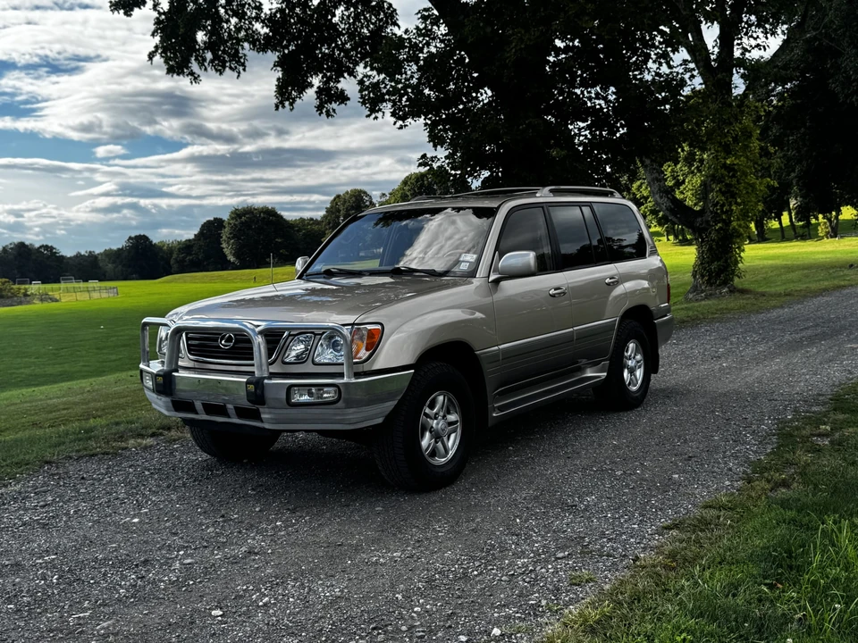 2000 Lexus LX 2nd Gen - Image 22 of 31